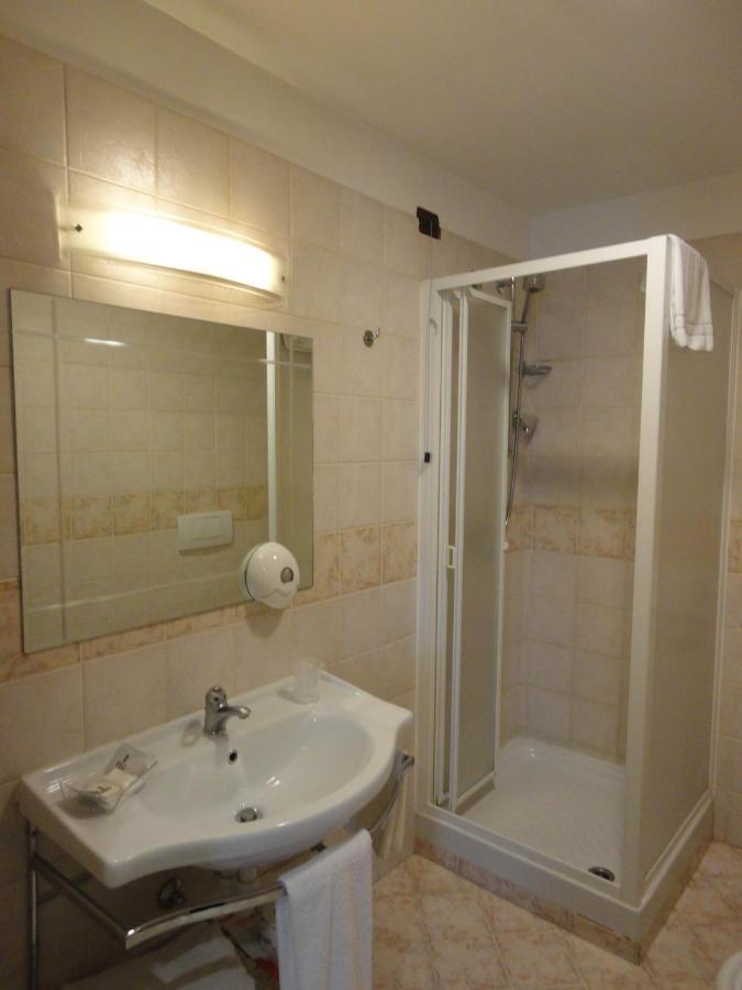 Hotel Vazzana Volpiano Zimmer foto
