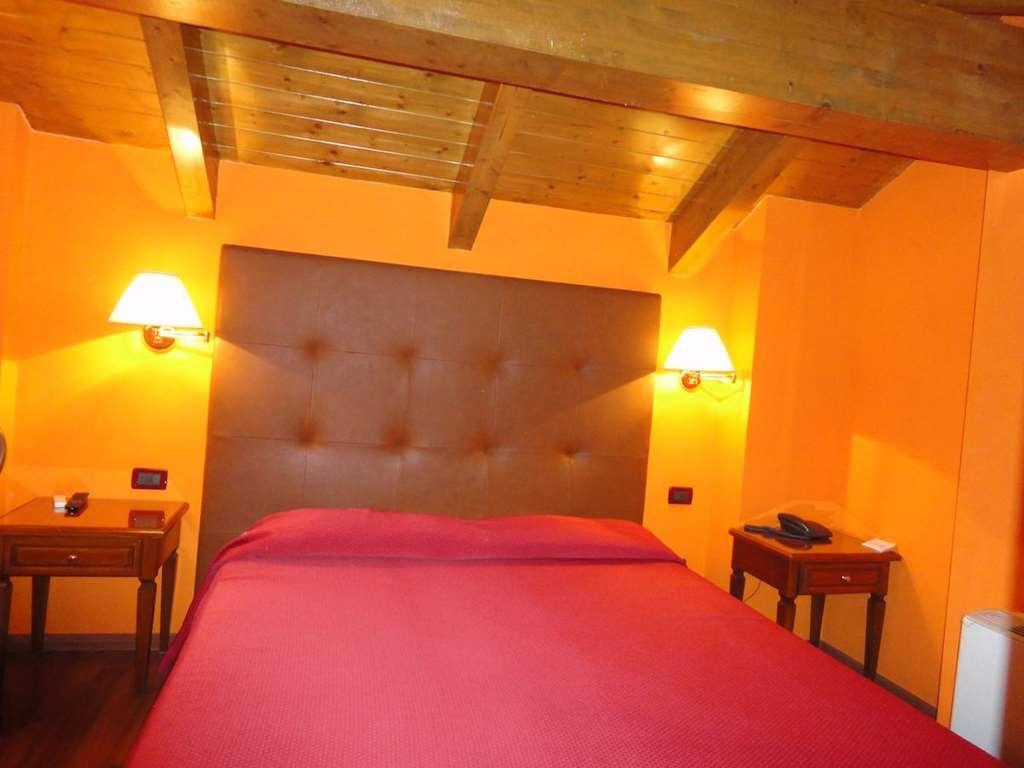 Hotel Vazzana Volpiano Zimmer foto