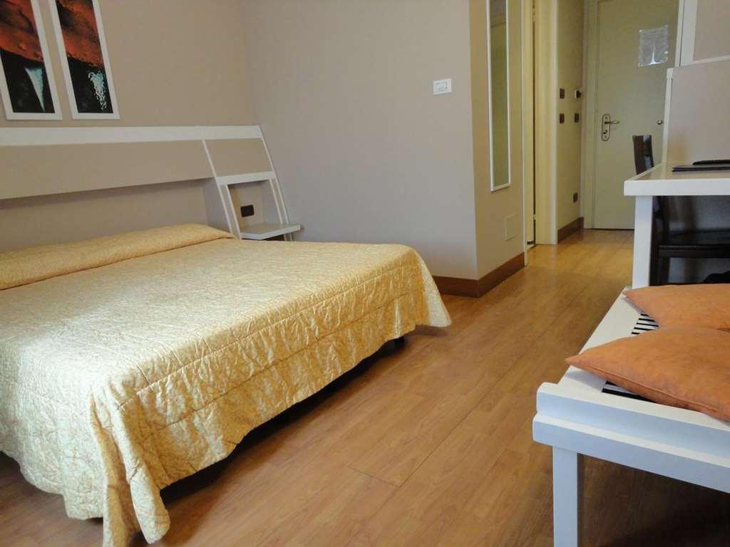 Hotel Vazzana Volpiano Zimmer foto