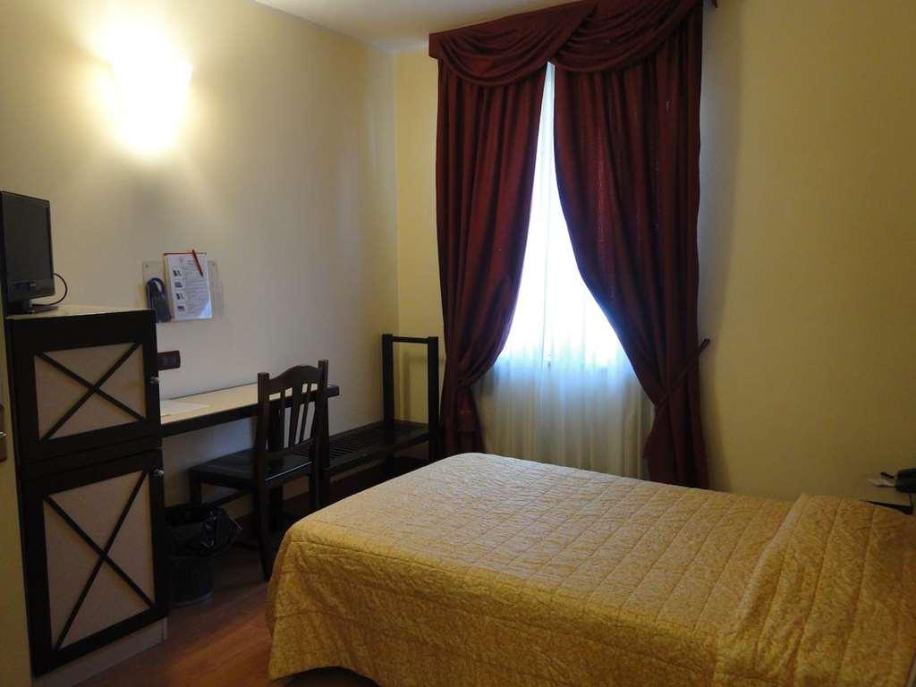 Hotel Vazzana Volpiano Zimmer foto